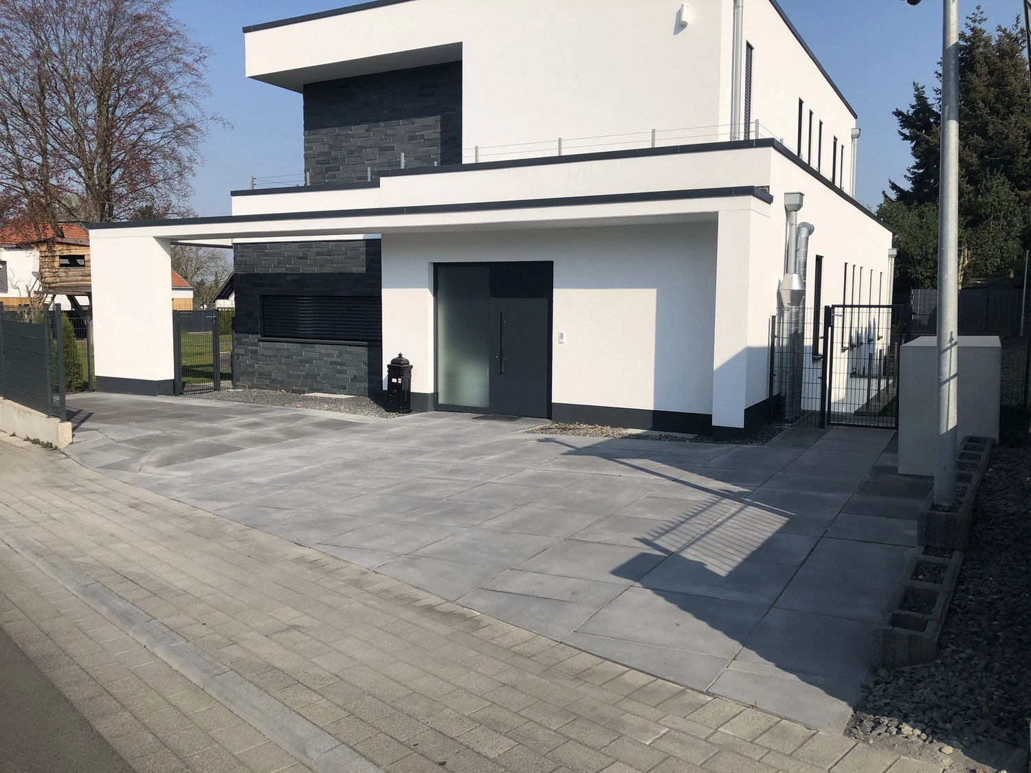 EB BAU SERVICE GmbH – Bauunternehmen – Dieses Bild zeigt ein modernes Wohngebäude, möglicherweise in Oer-Erkenschwick.